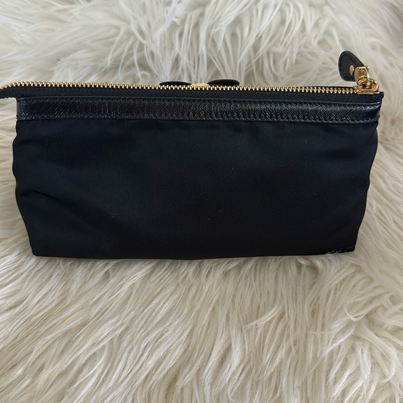 Like new Salvatore Ferragamo bow cosmetic bag - Picture 3 of 6